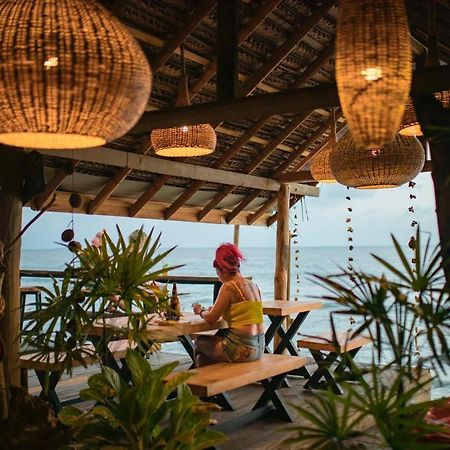 Backpack Beach Hostel & Reggae Bar Boossa Екстер'єр фото