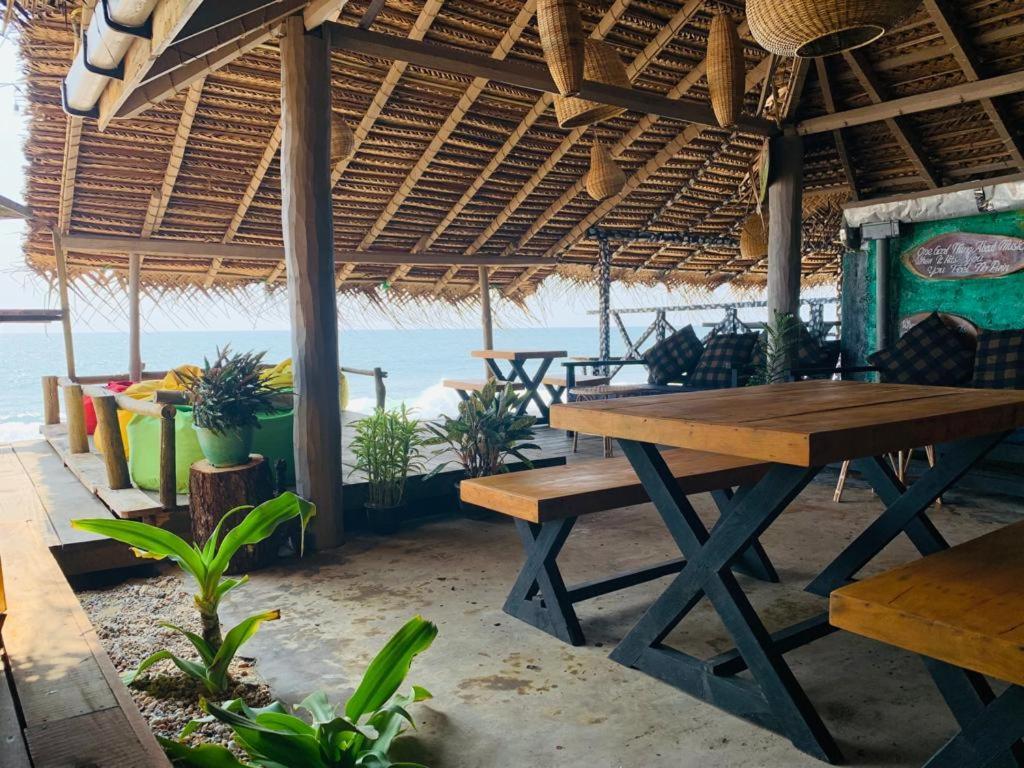 Backpack Beach Hostel & Reggae Bar Boossa Екстер'єр фото