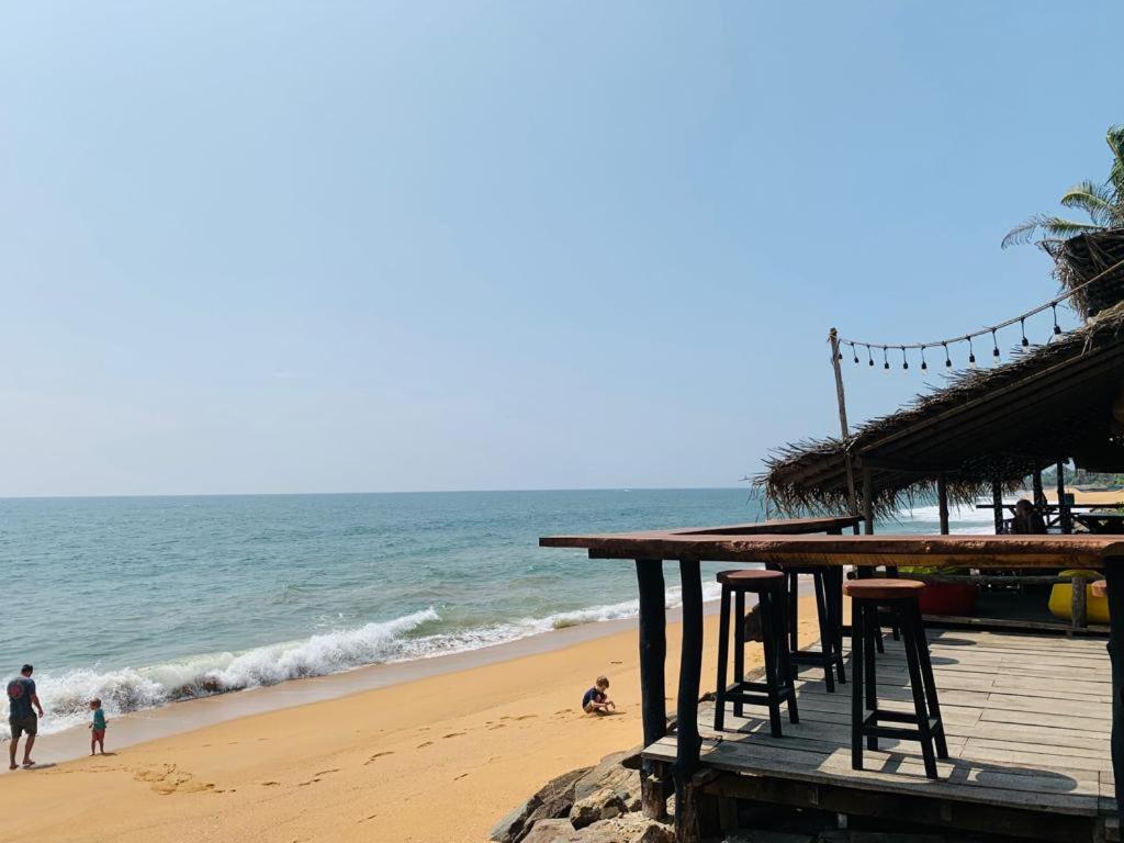 Backpack Beach Hostel & Reggae Bar Boossa Екстер'єр фото