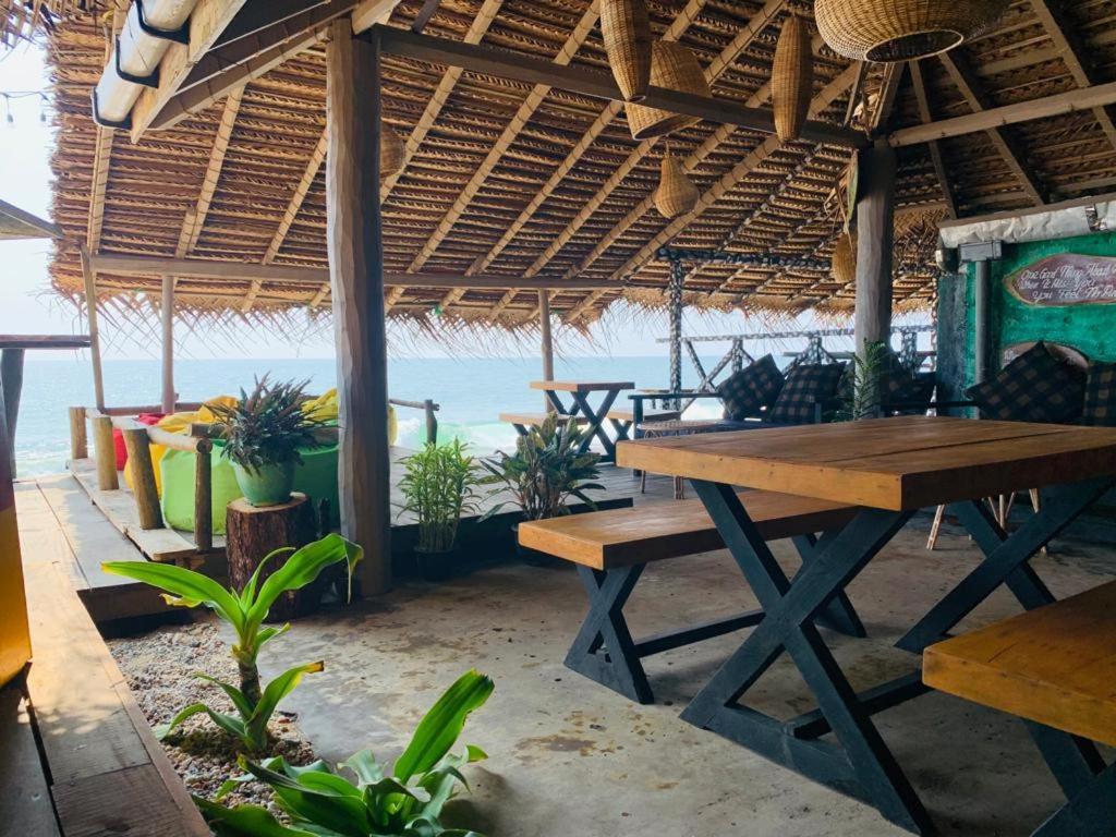 Backpack Beach Hostel & Reggae Bar Boossa Екстер'єр фото