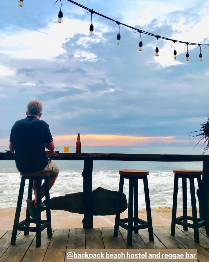 Backpack Beach Hostel & Reggae Bar Boossa Екстер'єр фото