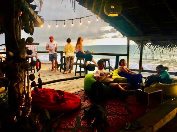 Backpack Beach Hostel & Reggae Bar Boossa Екстер'єр фото