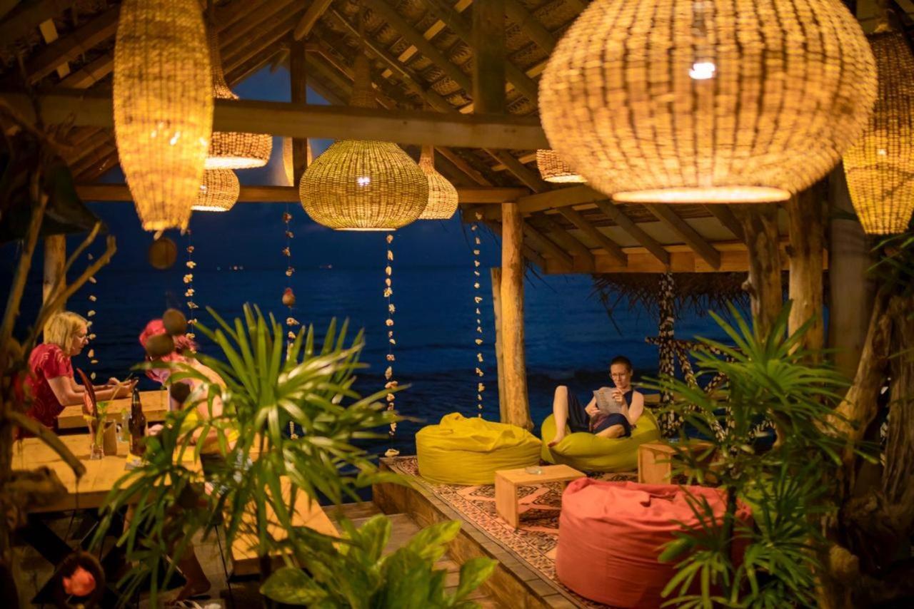 Backpack Beach Hostel & Reggae Bar Boossa Екстер'єр фото