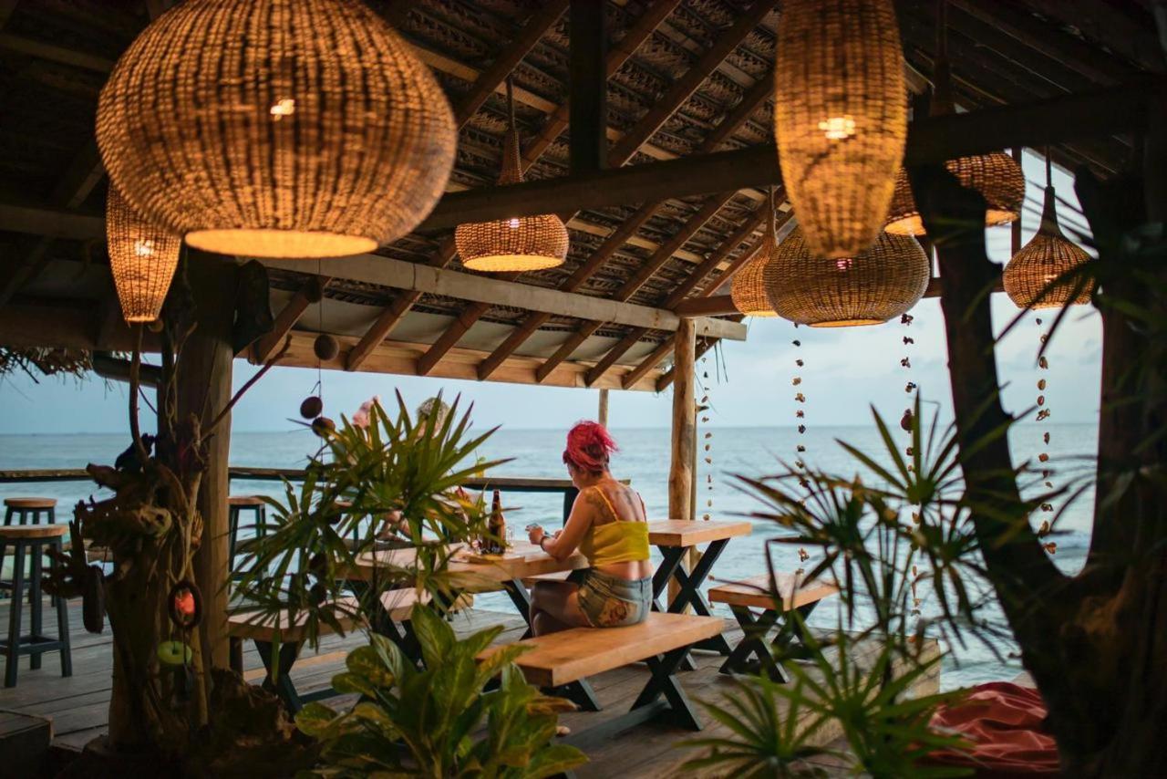 Backpack Beach Hostel & Reggae Bar Boossa Екстер'єр фото