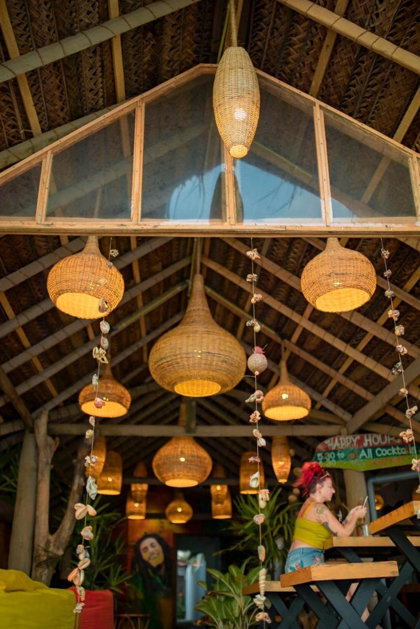 Backpack Beach Hostel & Reggae Bar Boossa Екстер'єр фото
