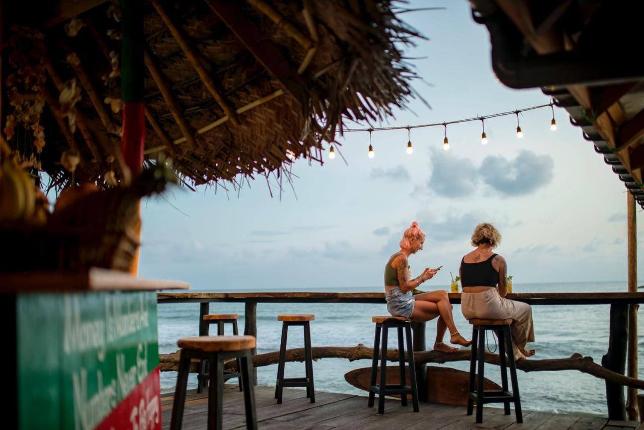 Backpack Beach Hostel & Reggae Bar Boossa Екстер'єр фото