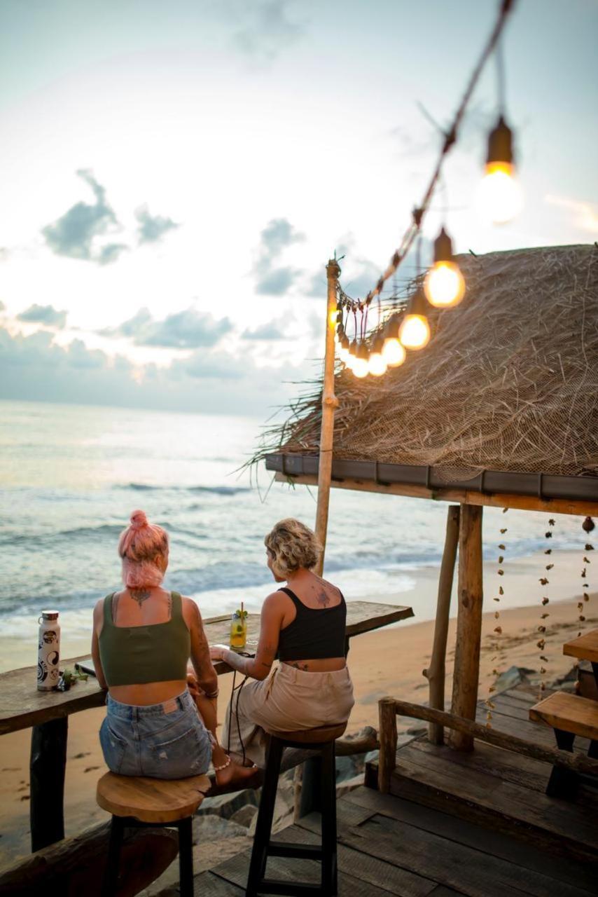 Backpack Beach Hostel & Reggae Bar Boossa Екстер'єр фото