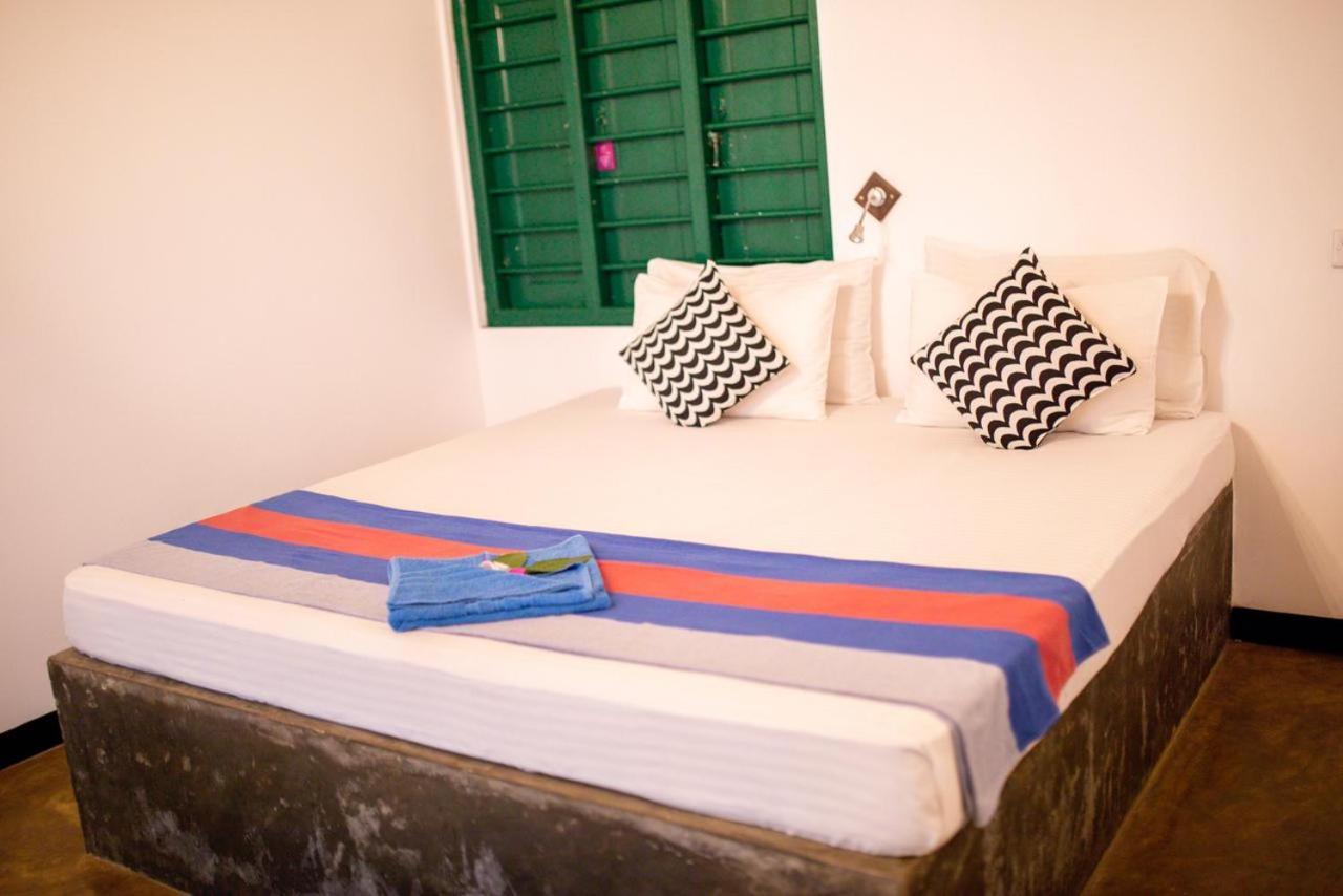 Backpack Beach Hostel & Reggae Bar Boossa Екстер'єр фото