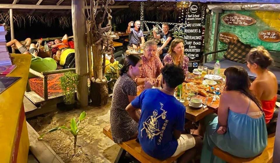 Backpack Beach Hostel & Reggae Bar Boossa Екстер'єр фото