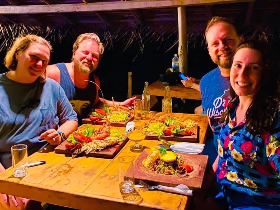 Backpack Beach Hostel & Reggae Bar Boossa Екстер'єр фото