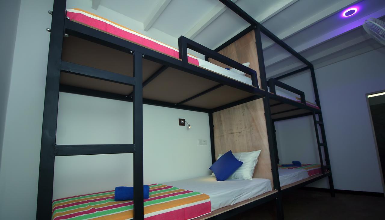 Backpack Beach Hostel & Reggae Bar Boossa Екстер'єр фото