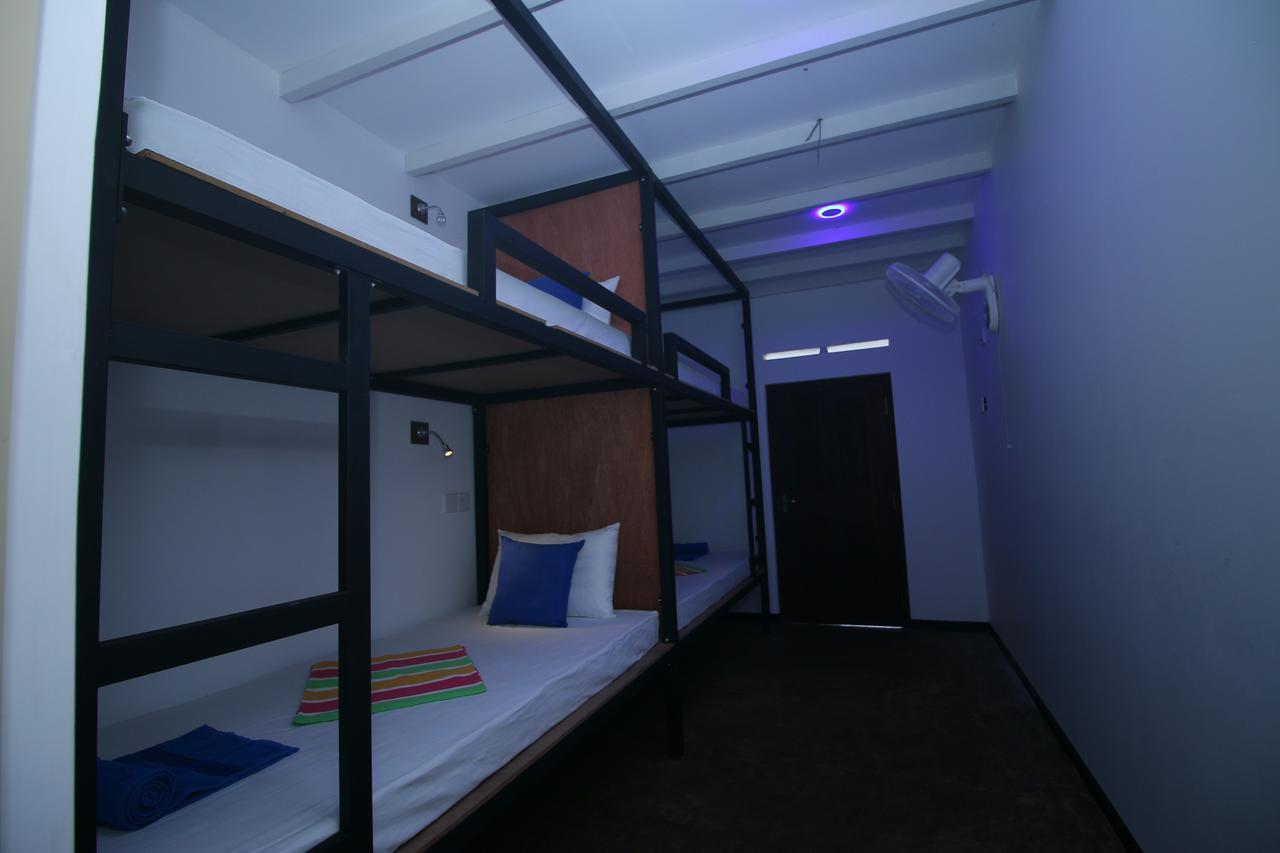 Backpack Beach Hostel & Reggae Bar Boossa Екстер'єр фото