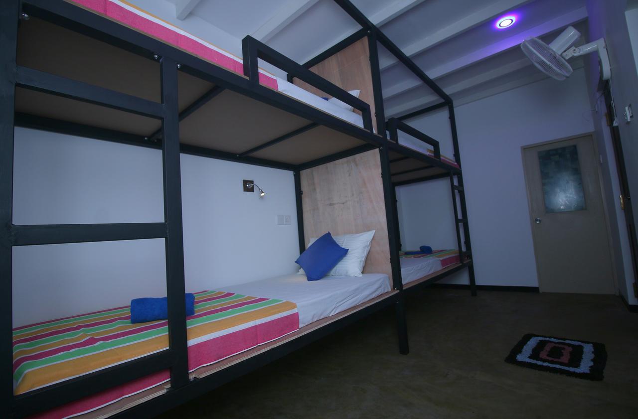 Backpack Beach Hostel & Reggae Bar Boossa Екстер'єр фото