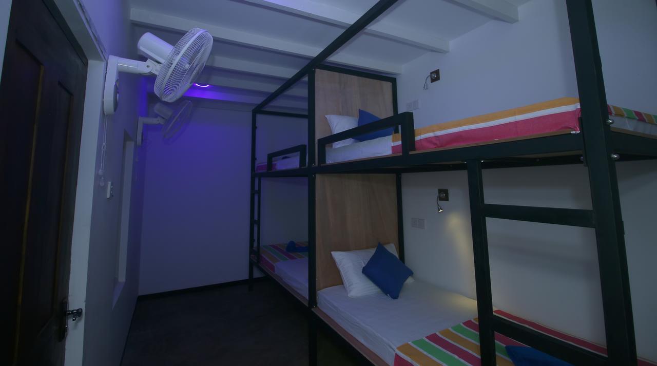 Backpack Beach Hostel & Reggae Bar Boossa Екстер'єр фото