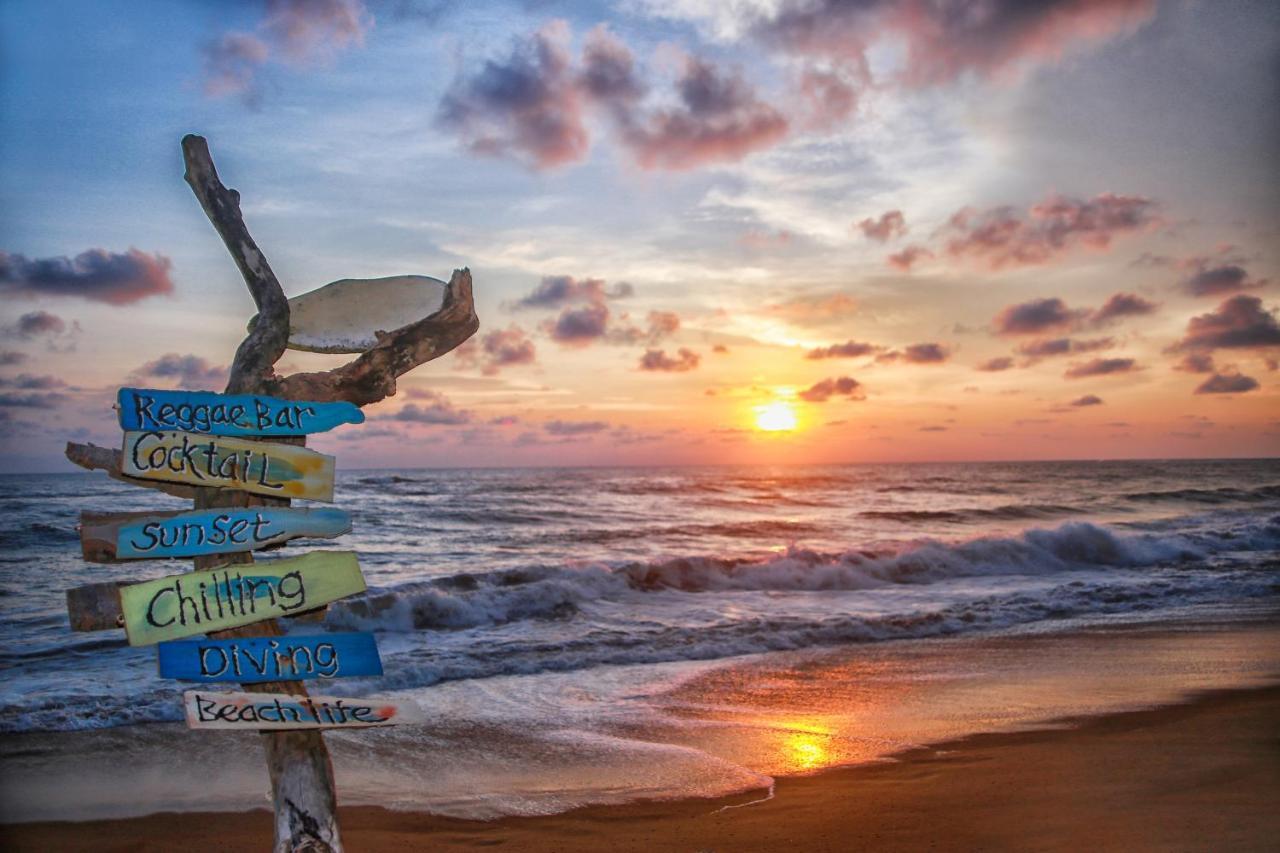 Backpack Beach Hostel & Reggae Bar Boossa Екстер'єр фото