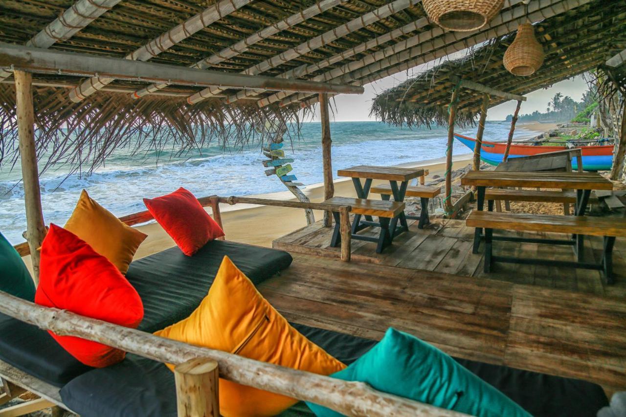 Backpack Beach Hostel & Reggae Bar Boossa Екстер'єр фото