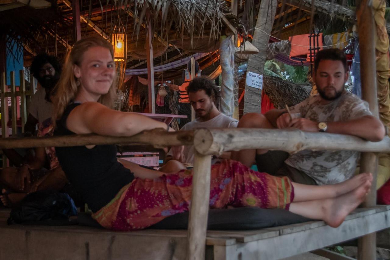 Backpack Beach Hostel & Reggae Bar Boossa Екстер'єр фото
