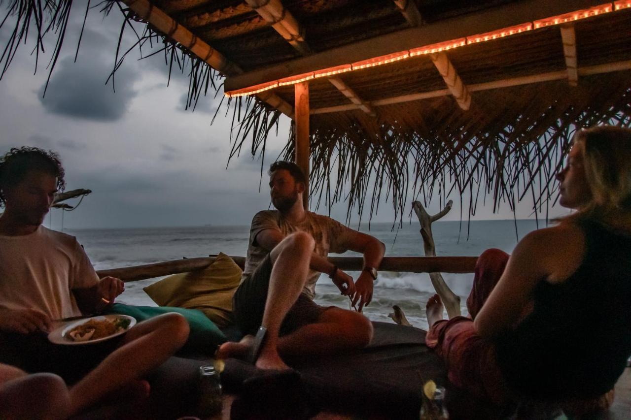 Backpack Beach Hostel & Reggae Bar Boossa Екстер'єр фото