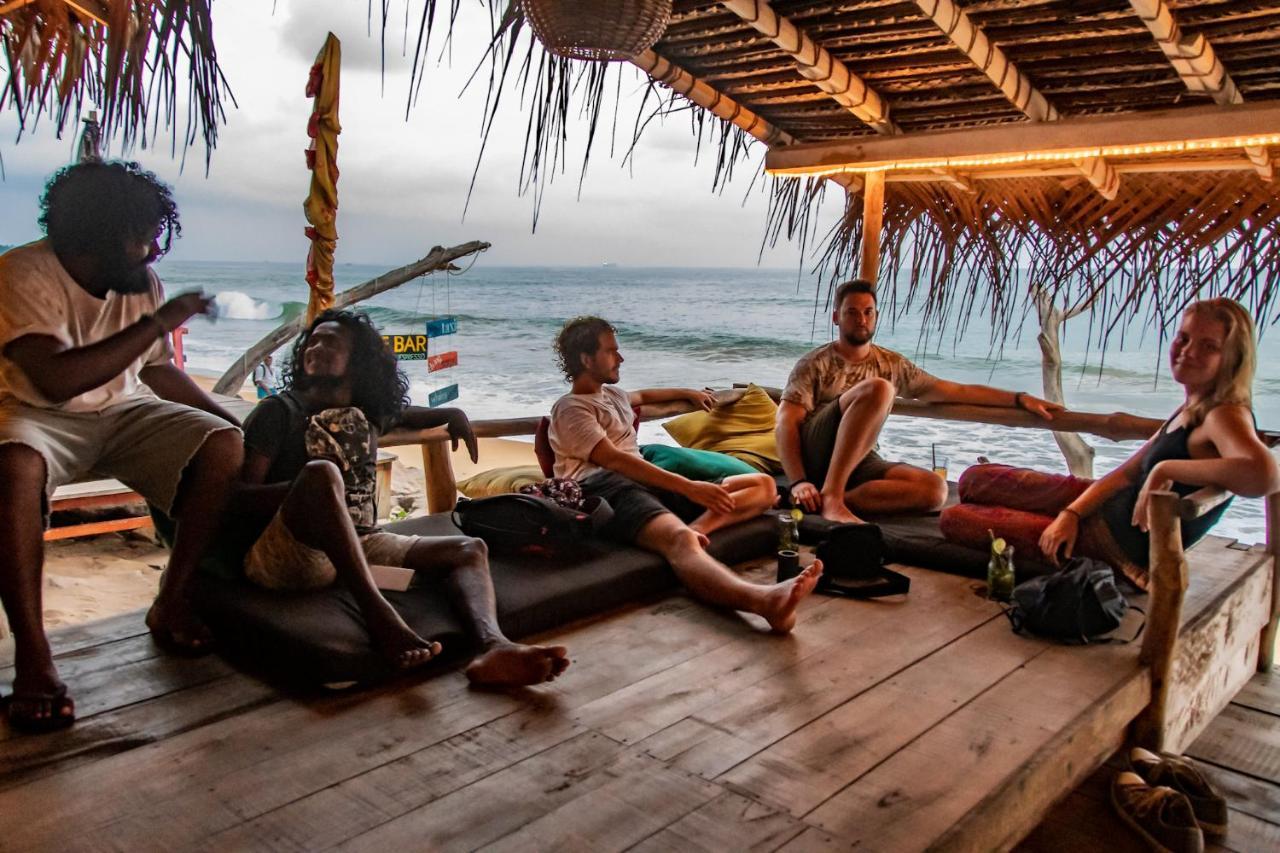 Backpack Beach Hostel & Reggae Bar Boossa Екстер'єр фото